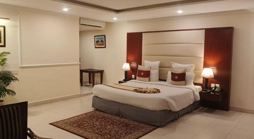 Heaven Hotel - image 12