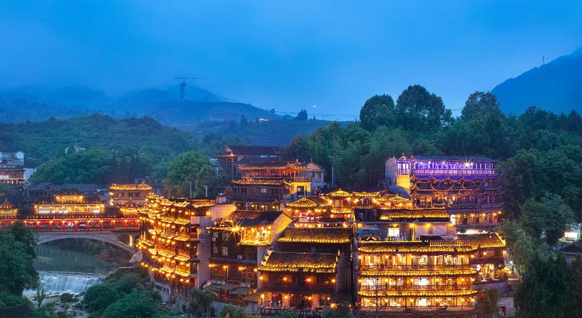 Furong Town Huazhu Yinhe Mountain Villa Inn