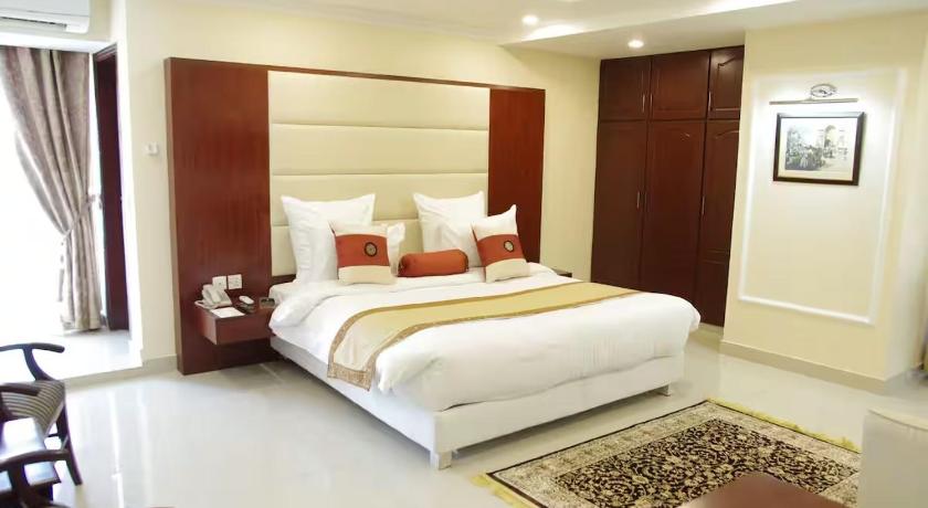 Heaven Hotel - image 9
