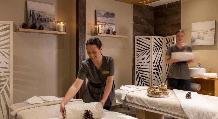 カプフェレ Domaine du Ferret Balneo & Spa 4つ星 ホテル 外観