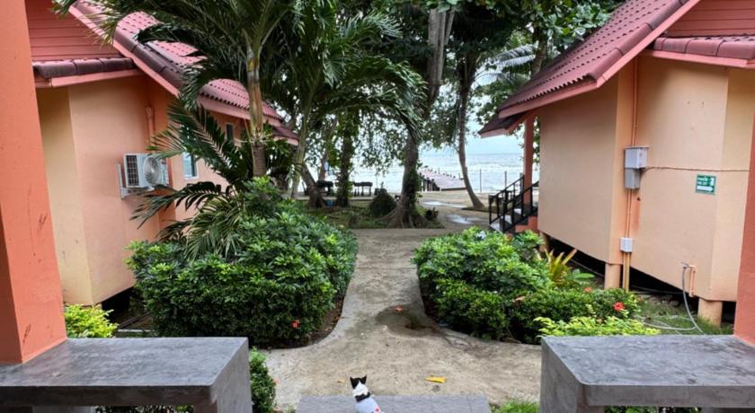 Image of Deluxe Double Room with Side Sea View 4
