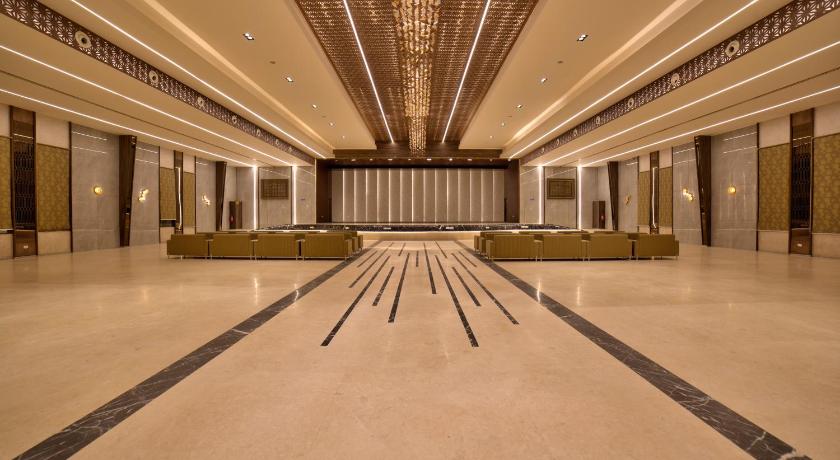 VRR HOTELS AND CONVENTION CENTRE BENGALURU - image 9