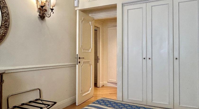 Image of Classic Suite 17