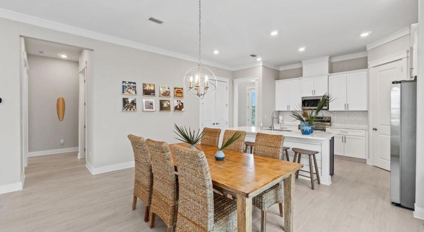 Fort St. Joe Bayfront 4BR Home with Sunset Decks, Putting Green & Bonus Game Room 4-Star Accommodation exterior
