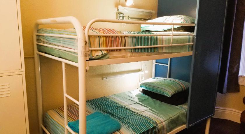 Imagen de Cama individual en habitación compartida femenina con baño compartido (Single Bed in Female Dormitory Room - Shared Bathroom) 16