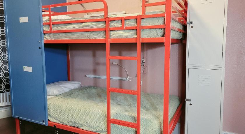 Imagen de Cama individual en habitación compartida femenina con baño compartido (Single Bed in Female Dormitory Room - Shared Bathroom) 1