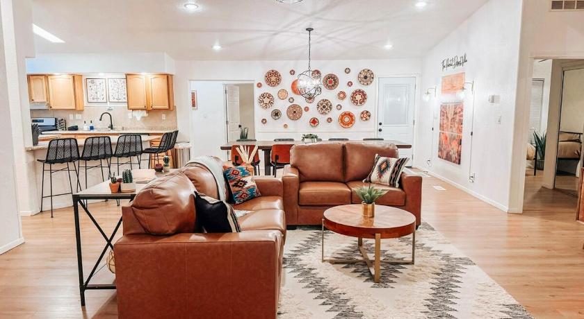 코튼우드 (AZ) 8BR 5BA, sleeps 20, 15 min to Sedona, walk to trails! 4성급 숙소 부대시설