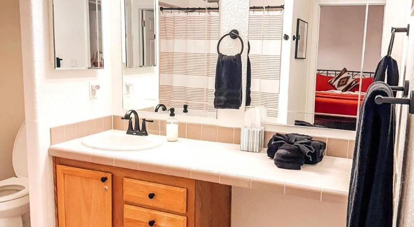 코튼우드 (AZ) 8BR 5BA, sleeps 20, 15 min to Sedona, walk to trails! 4성급 숙소 부대시설