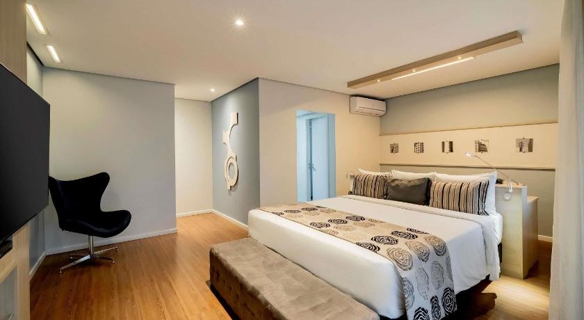 Image of Superior Double Bed 4