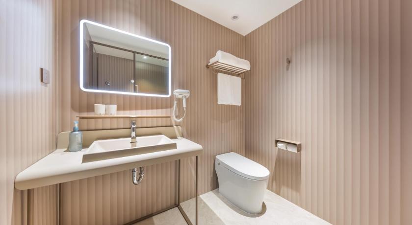 Image of Superior King Room 5