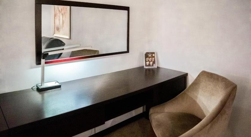 Image of Executive Suite 15