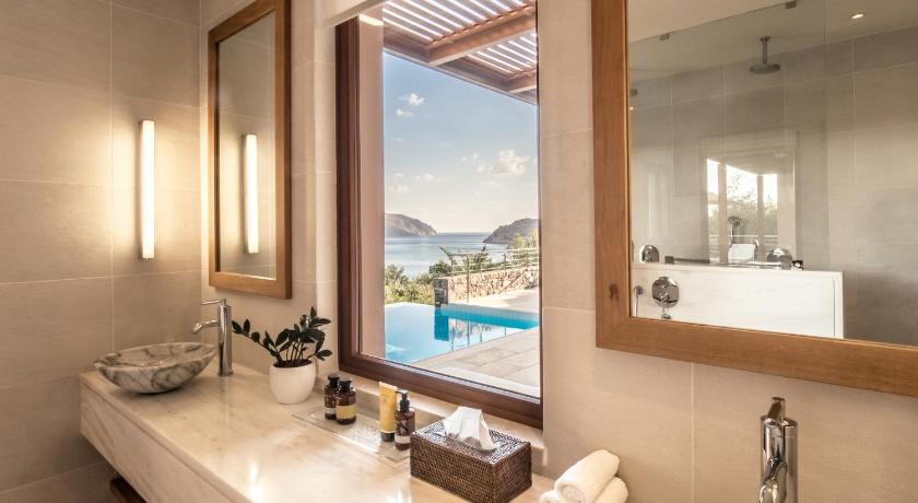 Image of Island Suite Sea View Private Heated Pool 4
