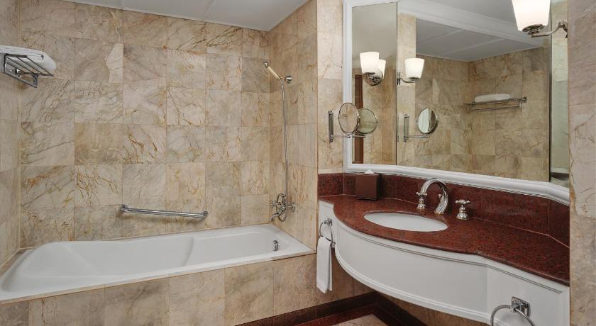 Image of One-Bedroom Executive Suite - Executive Lounge Access 10