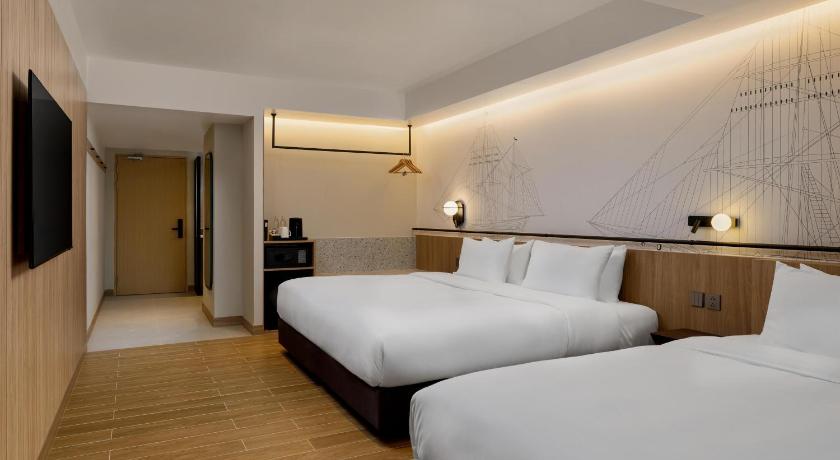 Image of Executive Room with One King Bed and One Single Bed - Non-Smoking 1