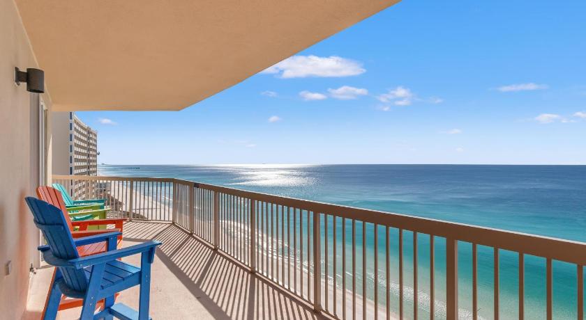 Image of Three-Bedroom Apartment with Sea View 6