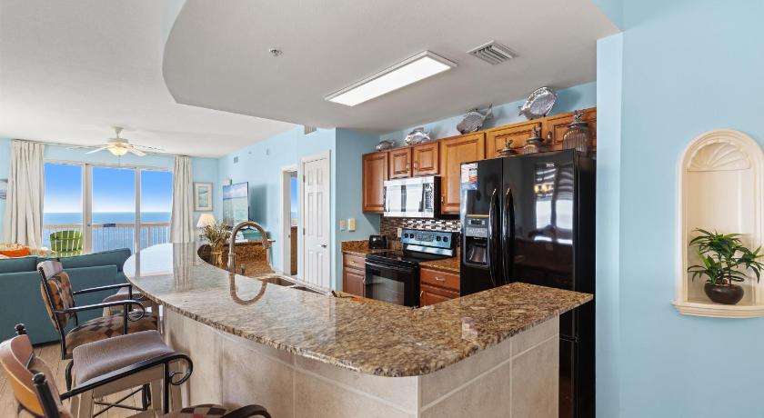 Image of Three-Bedroom Apartment with Sea View 8