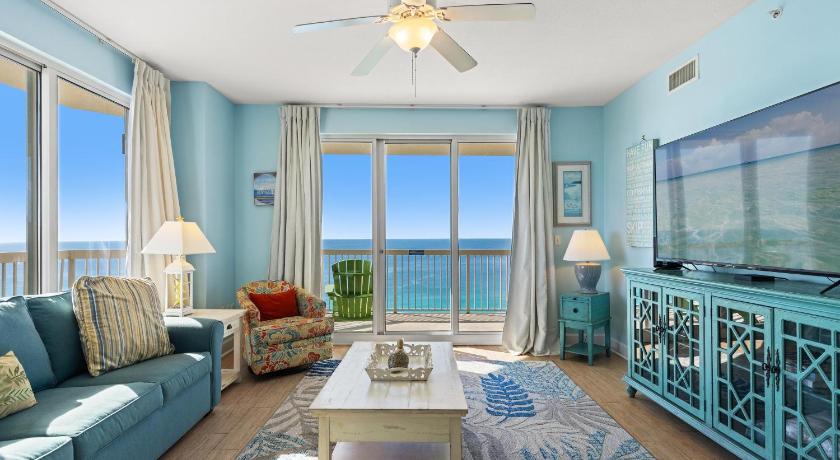 Image of Three-Bedroom Apartment with Sea View 0