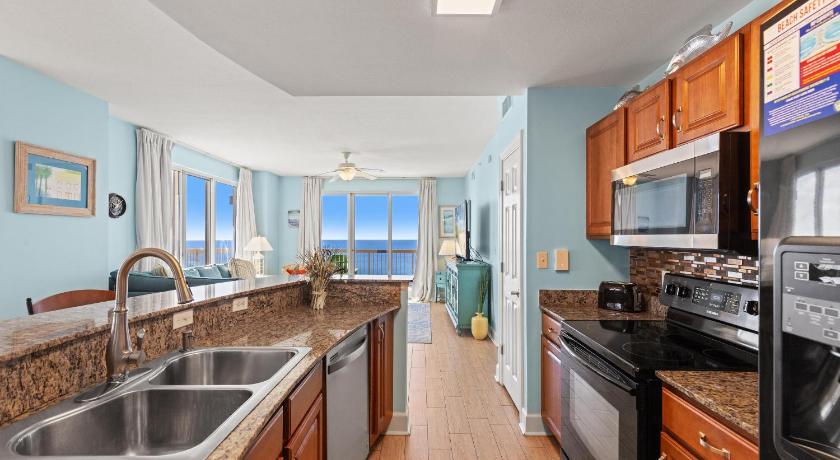 Image of Three-Bedroom Apartment with Sea View 7