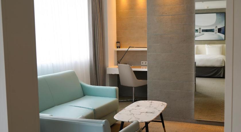 Image of Junior Suite 1 King-Size Bed, 1 Double Sofa Bed , Eiffel Tower View 13