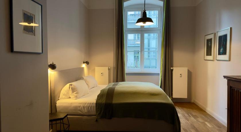 Image of Family Room 0