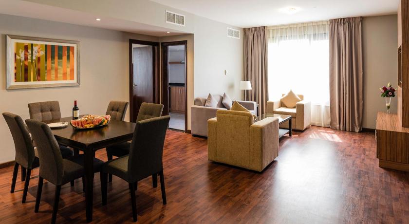 Emirates Plaza Hotel - image 9