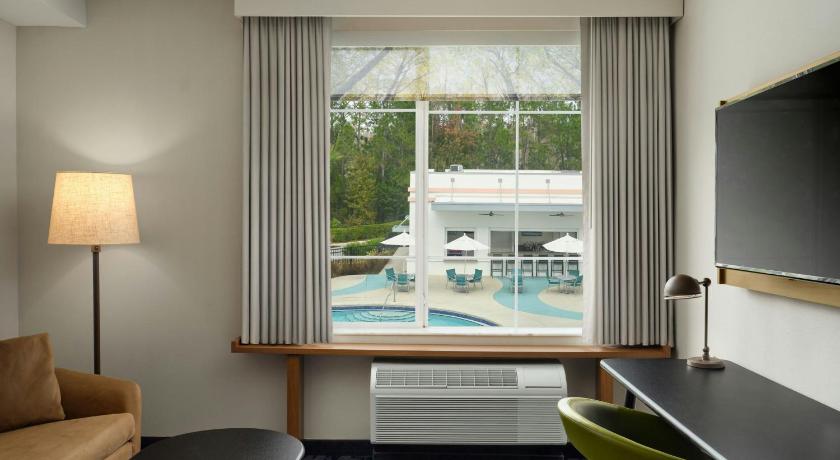 Image of Queen Suite with Sofa Bed - Hearing Accessible 0
