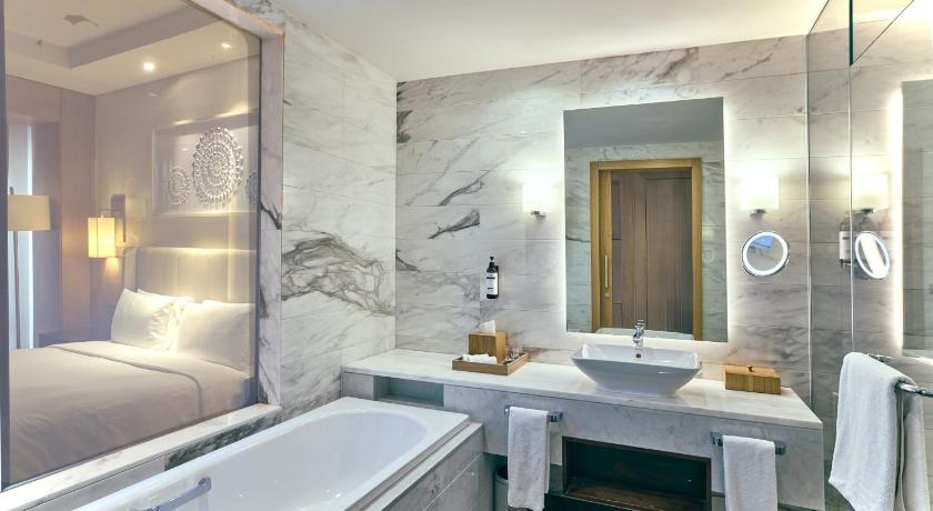 Image of Club Deluxe King Room 3