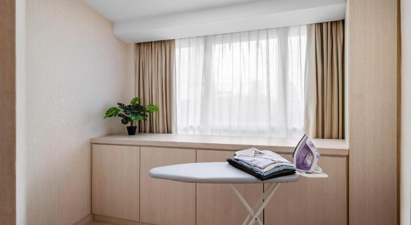 Image of Family Connecting Suites 13