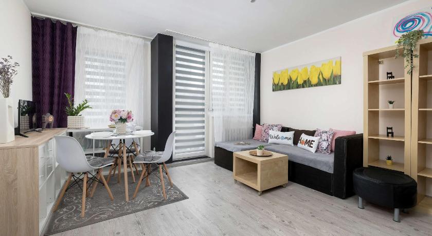 Charming Studio with Balcony in Katowice by Noclegi Renters