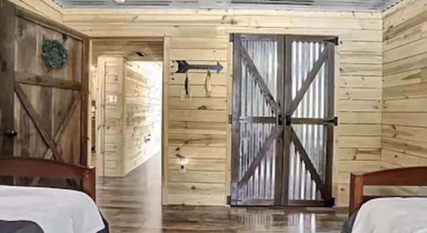 로스트 씨티 (WV) Rustic Barn Retreat w Hot Tub Game Room & FirePit 4성급 숙소 수영장