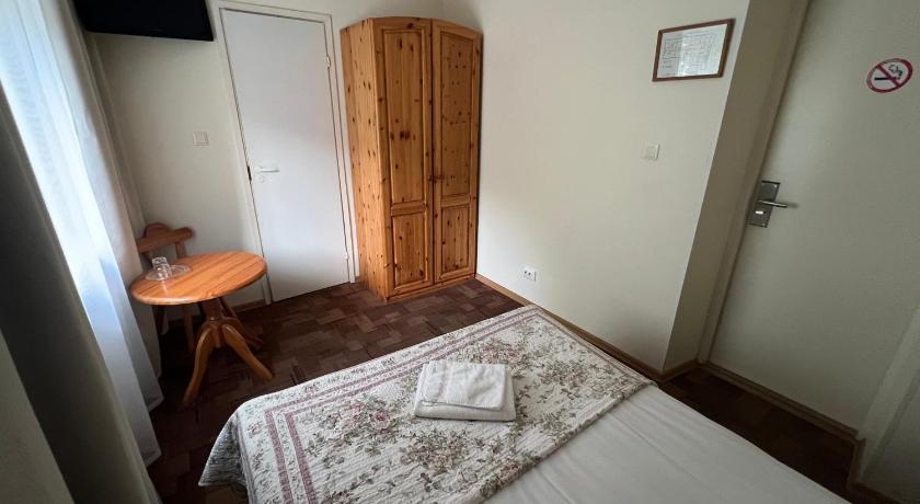 Image of Single - Private Bathroom 11