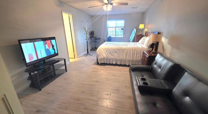 Phoenix Westgate near Arizona cardinals state farm stadium 3-Star Accommodation lobby