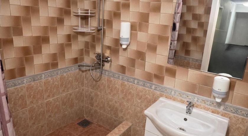 Image of Twin Room with Shared Bathroom 15