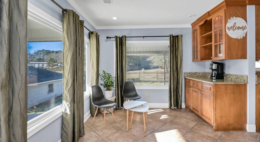 웨스트 콜롬비아 (SC) Pond View Retreat Spacious 3BR 4성급 숙소 스위트룸