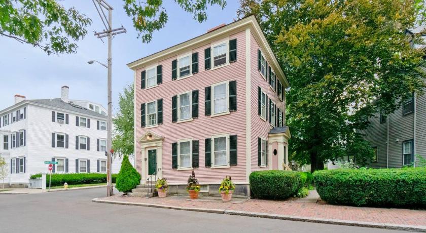 セイラム (MA) 1BR Downtown Salem | Parking |Steps 2 Witch Museum 4つ星 宿泊施設 外観