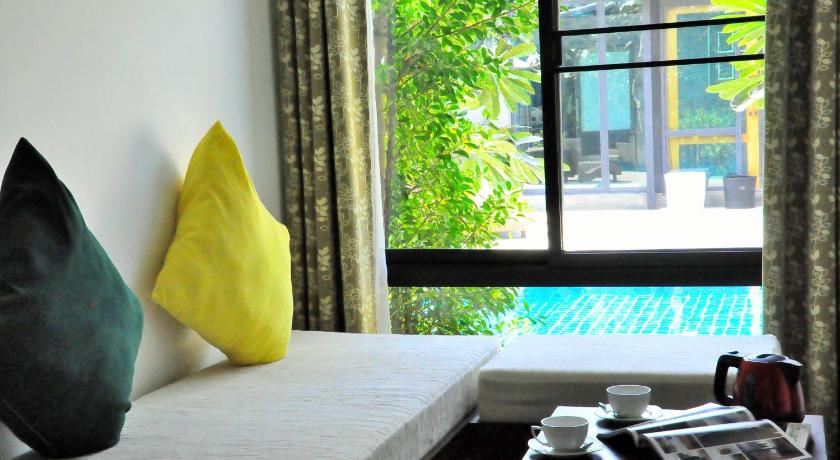 Image of Deluxe Pool View King Bed 11