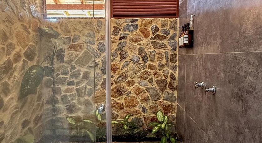 Image of Deluxe Suite with Spa Bath 5