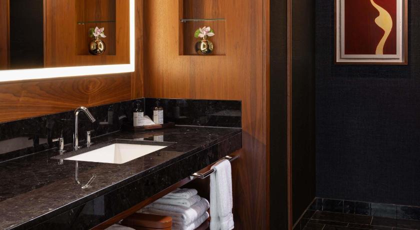Image of Fairmont Gold Corner Harbor and Mountain View Suite with King Bed 16