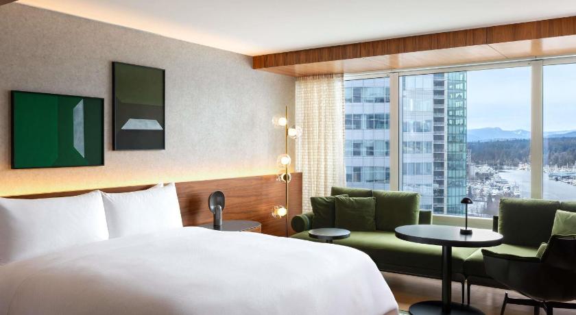 Image of Fairmont Gold Corner Harbor and Mountain View Suite with King Bed 6