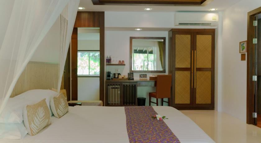 Image of Tropical Family Suite Room 16