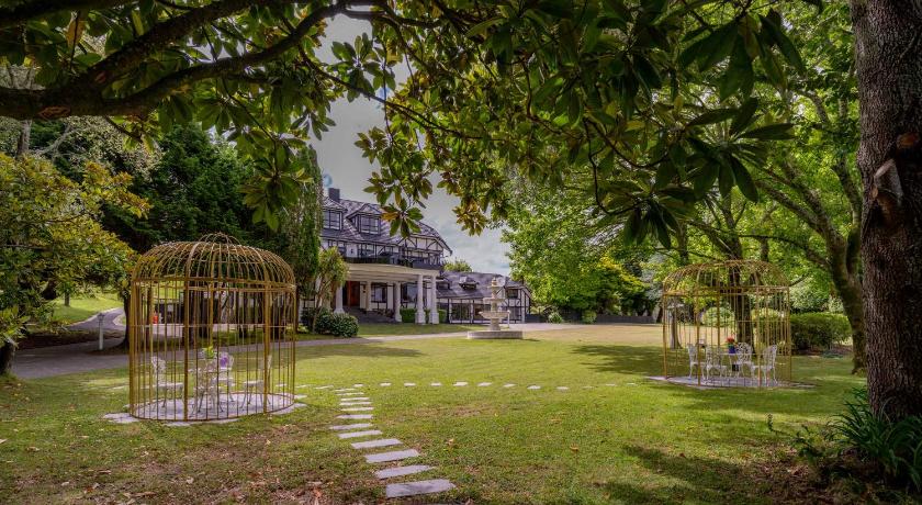 Hana Lodge