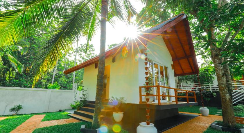 Kurumba Luxury Cabin - image 14