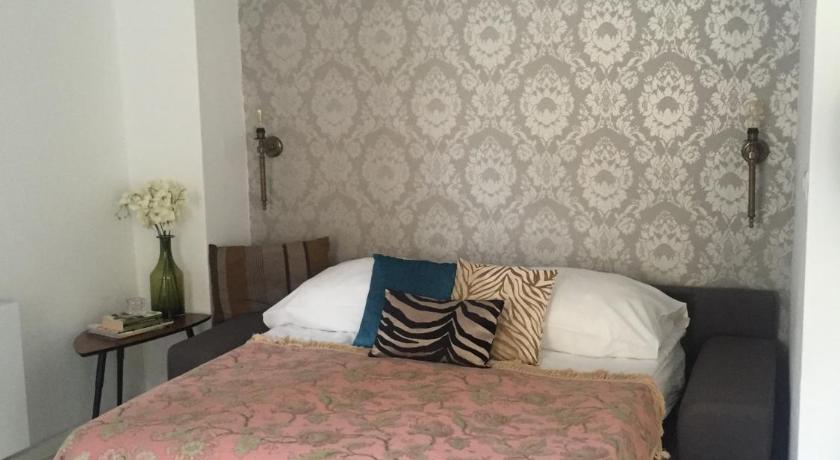 Image of One-Bedroom Apartment with Balcony 9