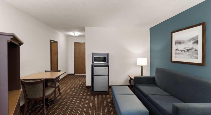 Image of 1 King Bed, Suite, Non-Smoking 8