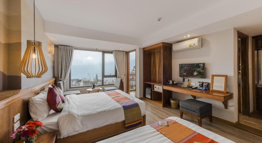 Image of Family Room with Mountain View 0