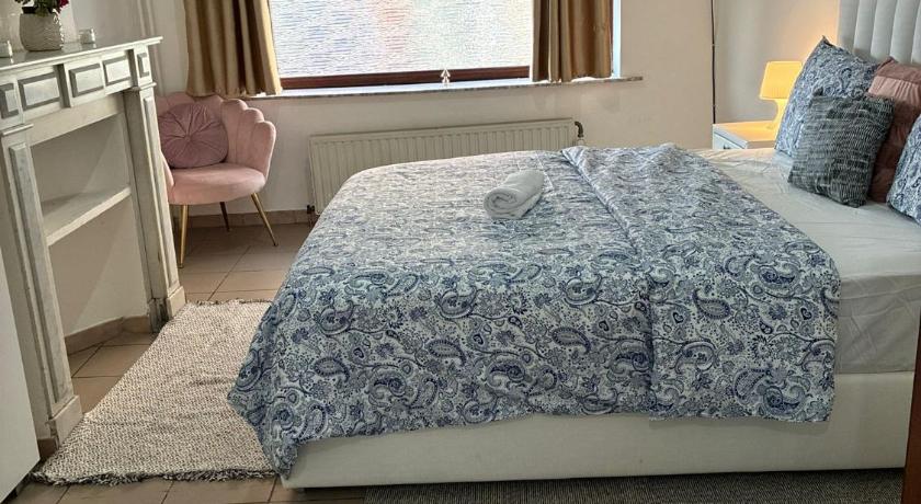 Chambres et appartement dans un immeuble