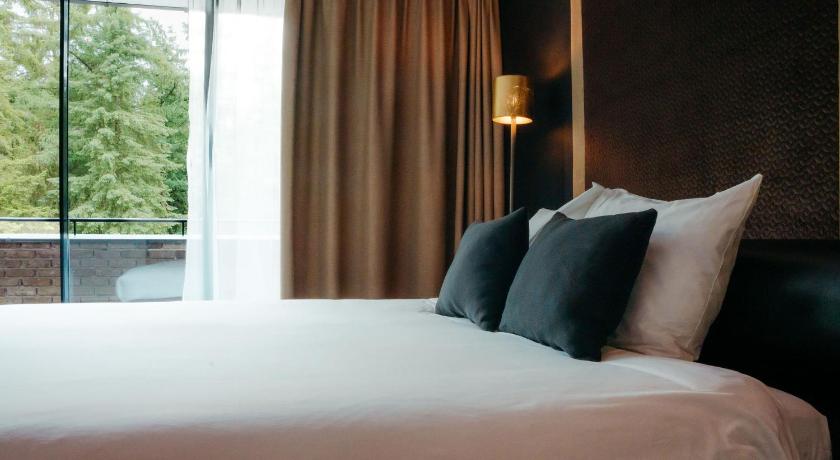 Image of Deluxe Double or Twin Room 8