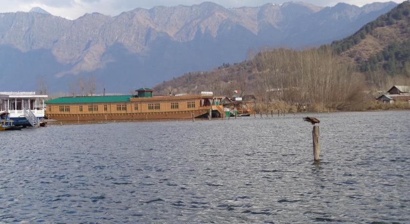 Rah Group of Houseboats, Dal Lake photo