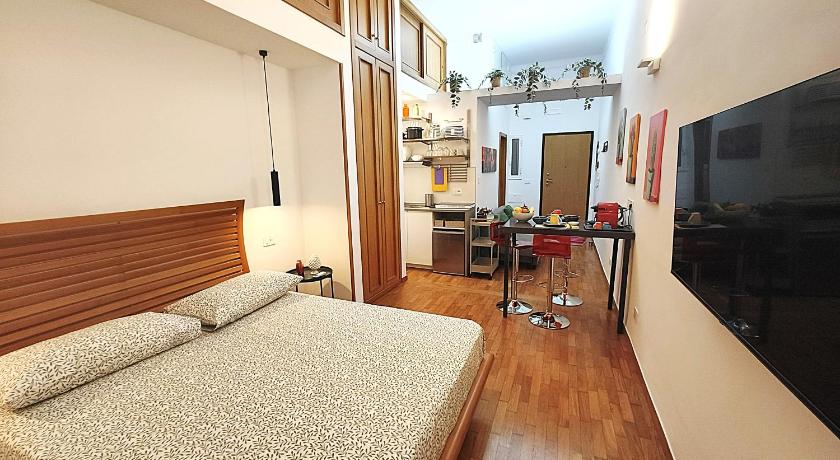 Image of Triple Room with Private Bathroom 4