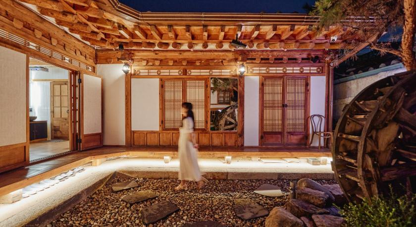 THE CHAE Premium Hanok Stay - image 2